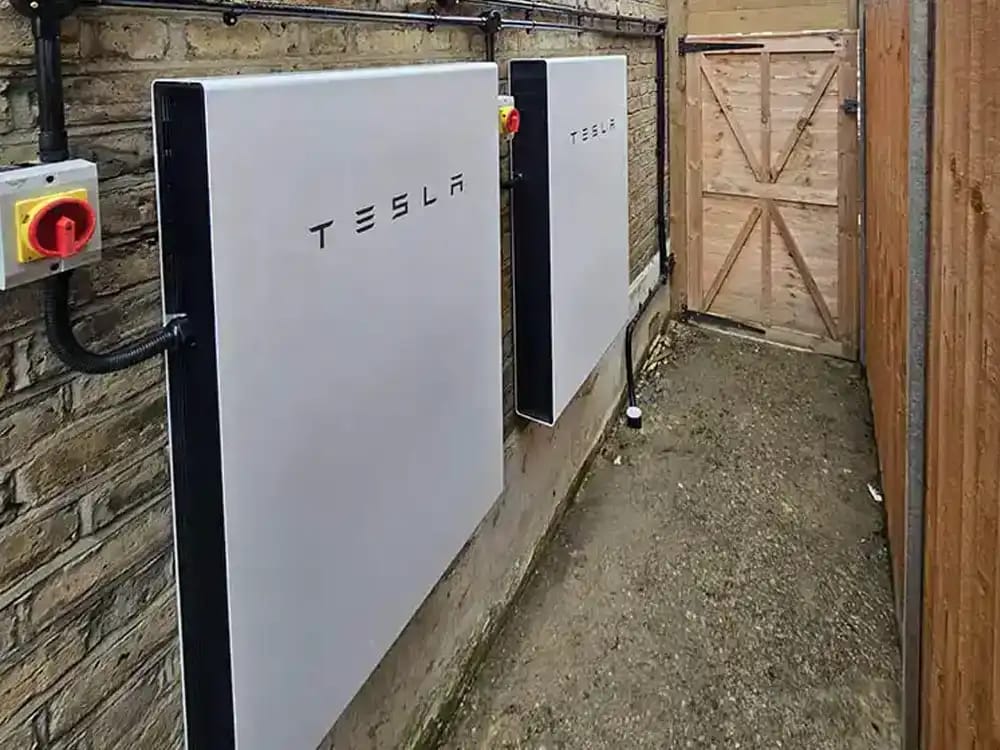 Commercial solar battery grants installation, UK rooftop
